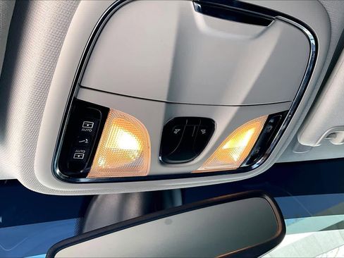 Used 2019 Jeep Cherokee Trailhawk image 32