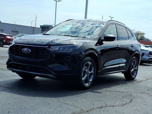 Used 2023 Ford Escape ST-Line w/ Tech Pack #1 AWD/4WD image 3
