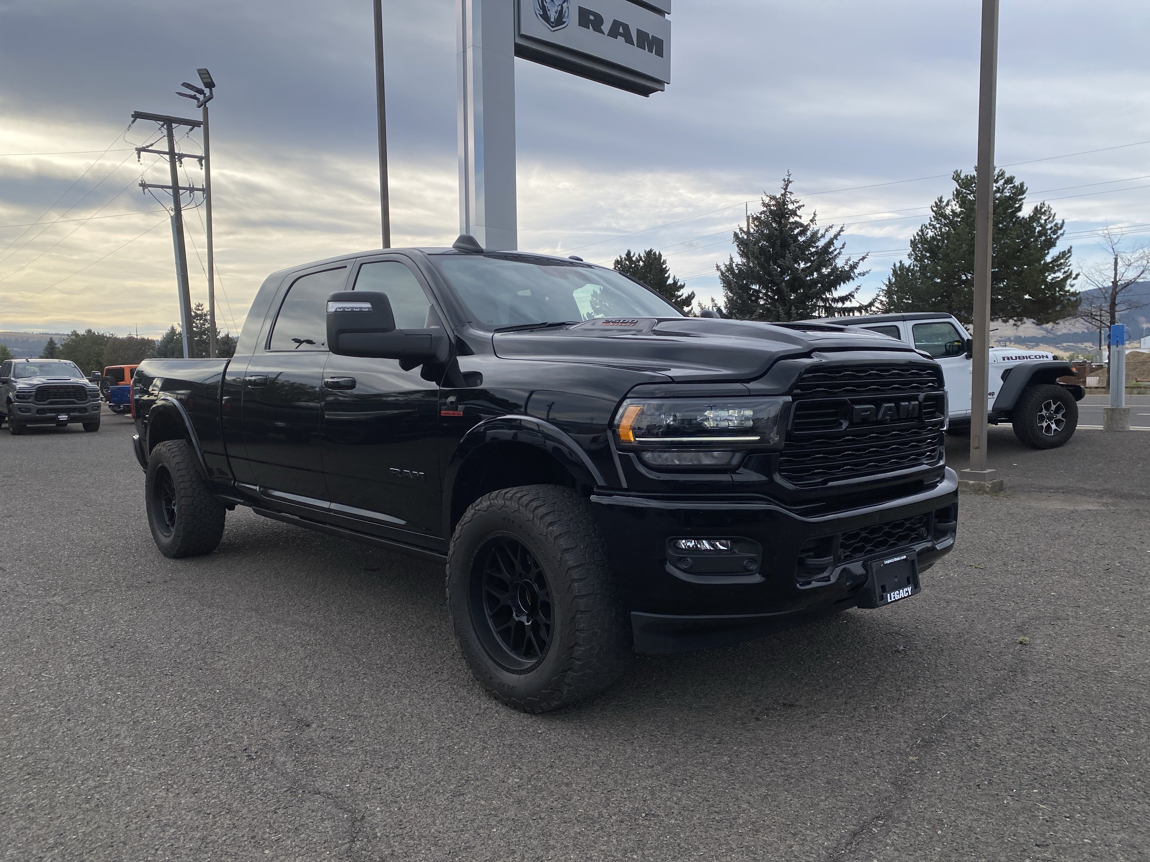 Used 2024 RAM 2500 Limited AWD/4WD image 1