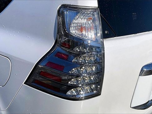 Used 2017 Lexus GX 460 Premium image 20