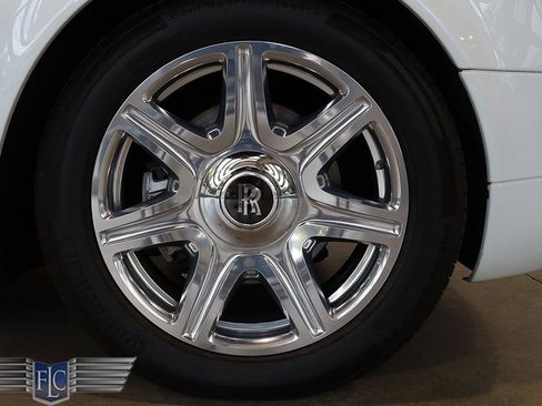 Used 2014 Rolls-Royce Phantom Drophead Coupe image 40