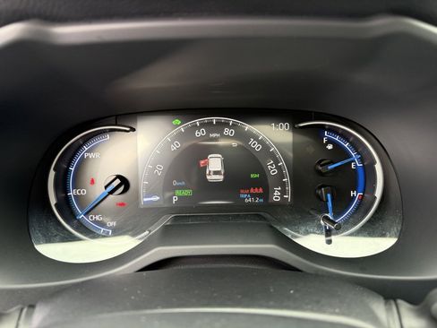 Used 2023 Toyota RAV4 SE image 34