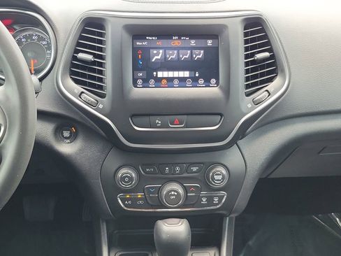 Used 2020 Jeep Cherokee Latitude Plus FWD image 15