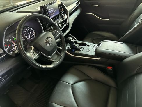 Used 2022 Toyota Highlander XLE FWD image 11