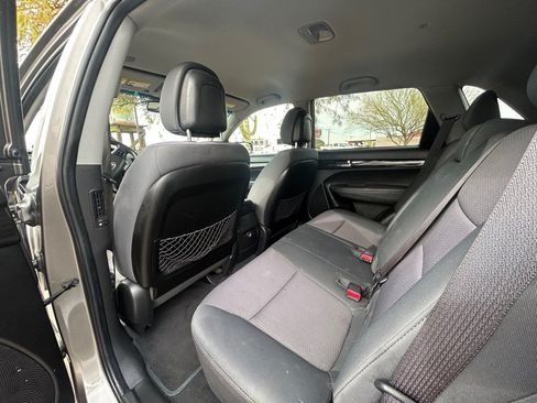 Used 2013 Kia Sorento LX w/ Convenience Pkg FWD image 12