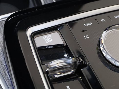 Used 2023 BMW 760i xDrive image 36