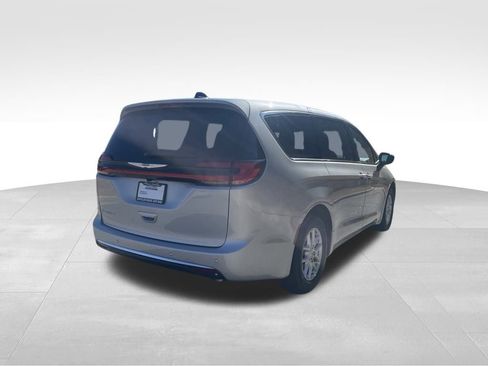 New 2026 Chrysler Pacifica Select image 5