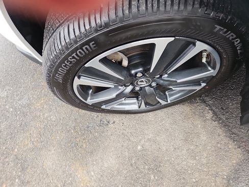 Used 2024 Lexus UX 250h AWD w/ Premium Package image 10