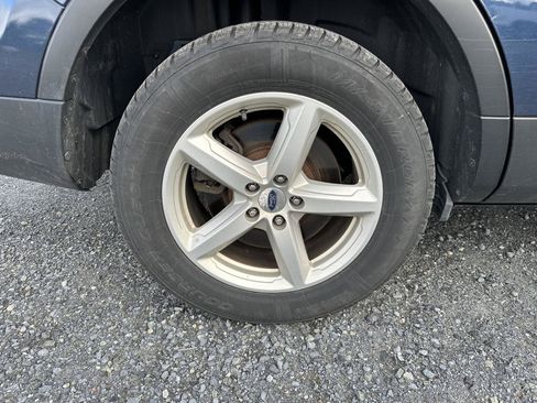 Used 2017 Ford Explorer XLT w/ Equipment Group 202A AWD/4WD image 10