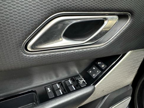 Used 2018 Land Rover Range Rover Velar R-Dynamic SE image 16