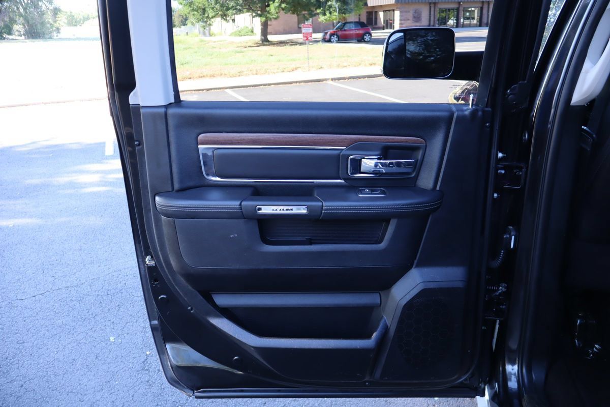 Used 2018 RAM 1500 Laramie w/ Convenience Group AWD/4WD image 24