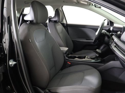 Used 2025 Kia K4 LX image 27