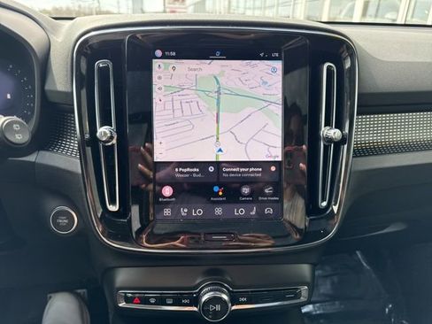 Certified 2025 Volvo XC40 B5 Plus AWD/4WD image 24