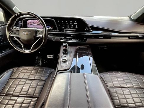 Used 2022 Cadillac Escalade Sport Platinum w/ LPO, Floor Liner Package AWD/4WD image 9