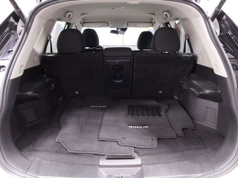 Used 2020 Nissan Rogue SV image 20