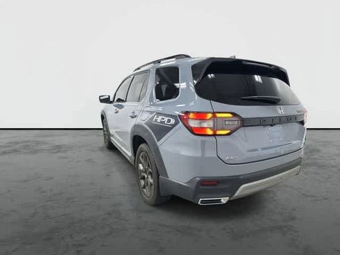 Certified 2023 Honda Pilot Touring image 2