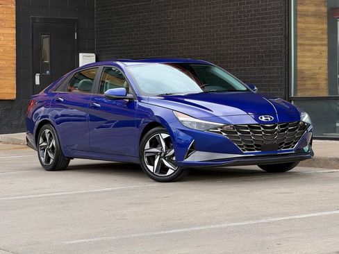 Used 2023 Hyundai Elantra Limited image 6