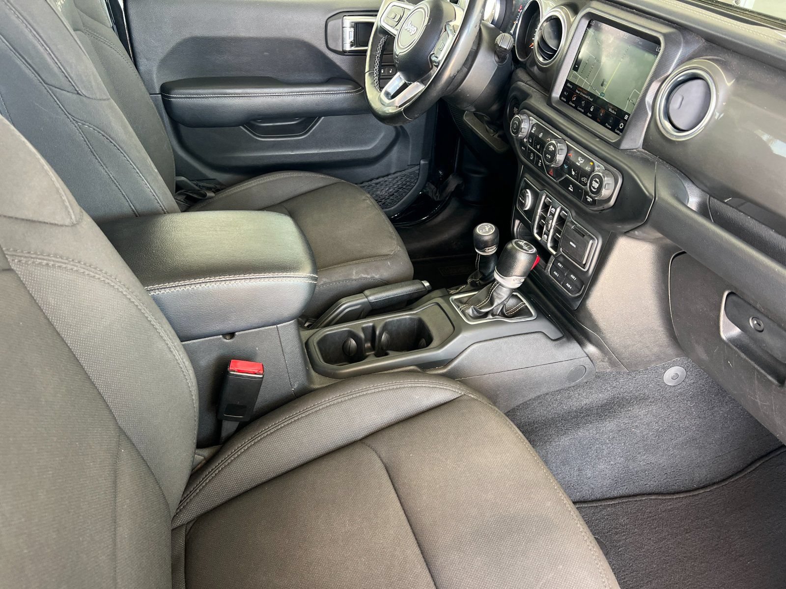 Used 2023 Jeep Wrangler Unlimited Sahara w/ Cold Weather Group AWD/4WD image 17