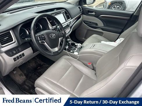 Used 2015 Toyota Highlander Limited image 16