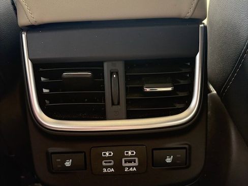 Used 2023 Subaru Outback Limited AWD/4WD image 18