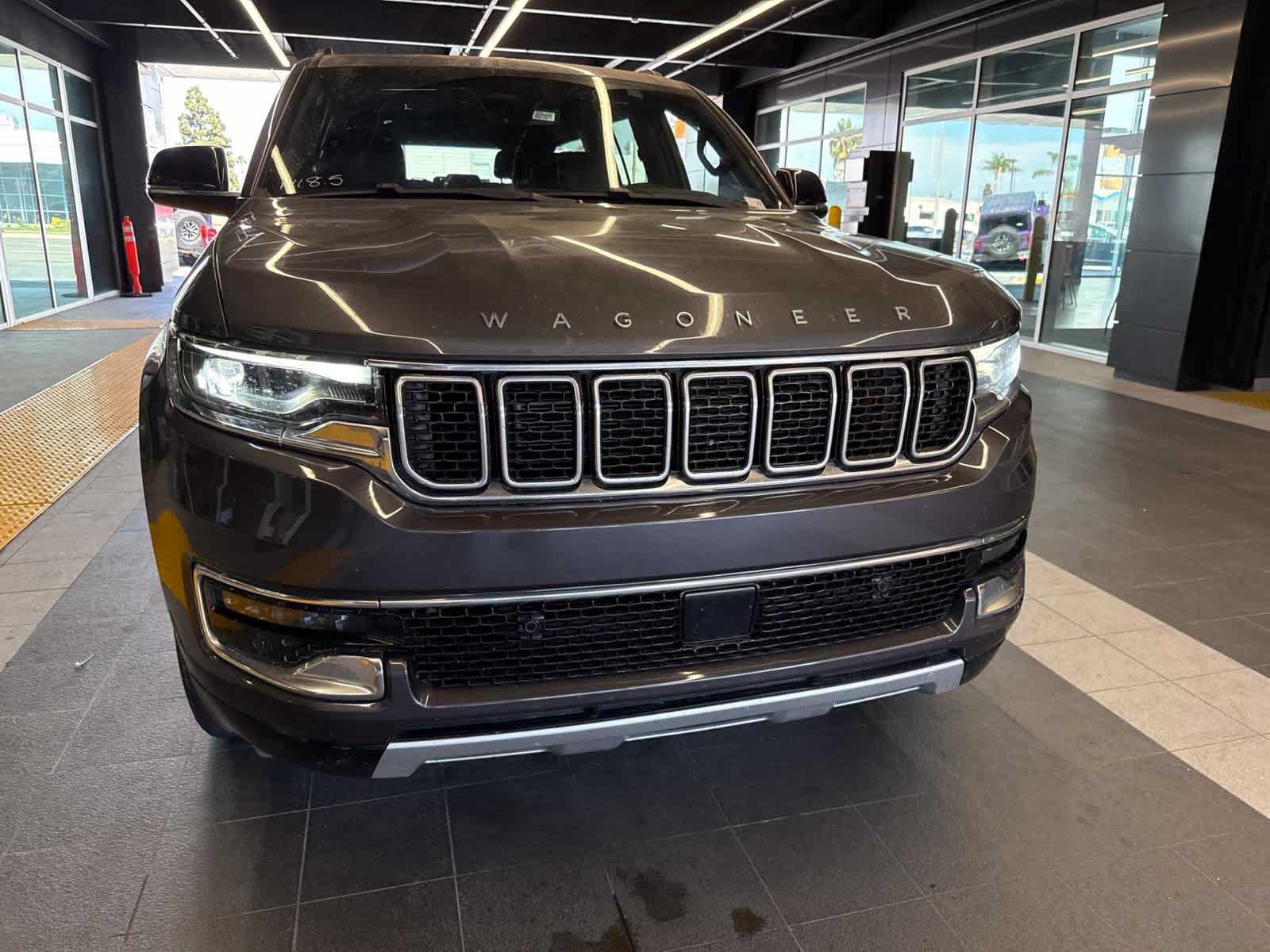 Used 2024 Jeep Wagoneer L Series II RWD image 5