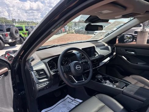 Used 2023 Nissan Rogue SV w/ SV Premium B Package FWD image 14