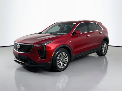 Used 2024 Cadillac XT4 Premium Luxury FWD image 4