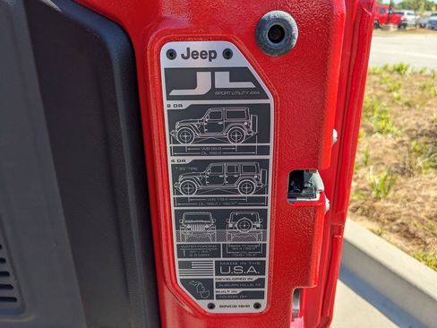 Certified 2025 Jeep Wrangler Unlimited Sahara AWD/4WD image 44