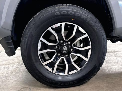 Used 2021 Toyota Tacoma TRD Sport w/ TRD Premium Sport Package AWD/4WD image 11