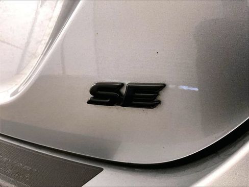 Used 2021 Toyota Camry SE w/ Cold Weather Package FWD image 13