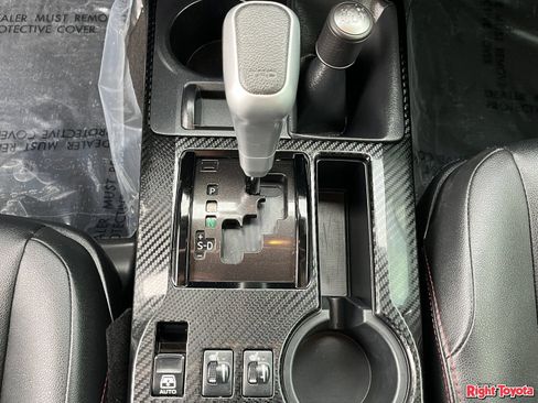 Certified 2019 Toyota 4Runner TRD Off-Road Premium AWD/4WD image 31