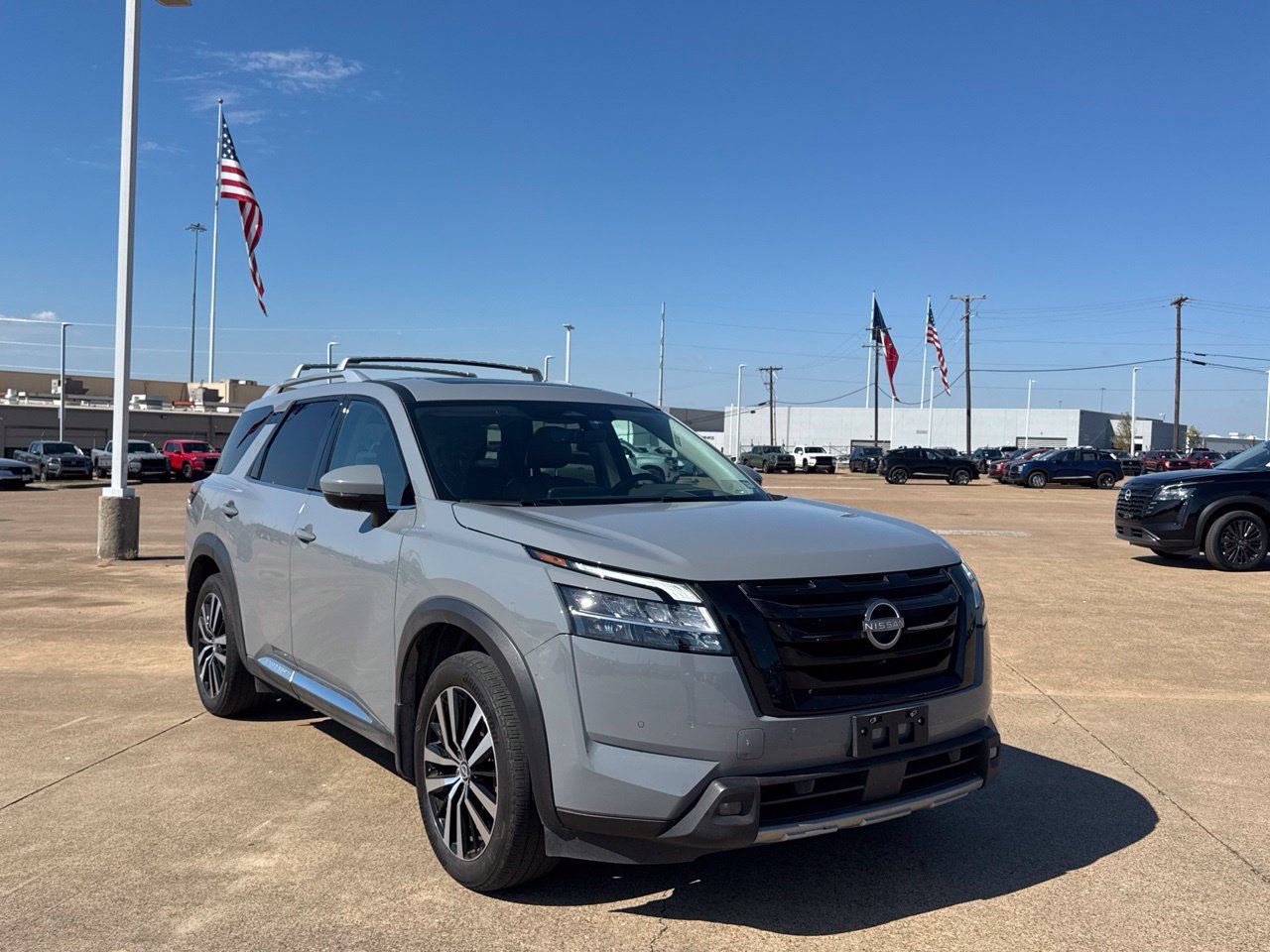 Used 2024 Nissan Pathfinder Platinum FWD image 1