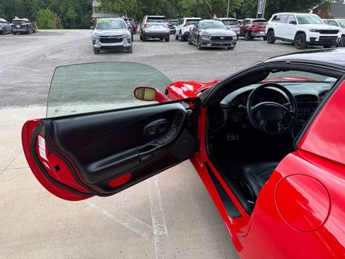 Used 2004 Chevrolet Corvette Coupe w/ Preferred Equipment Group RWD image 22