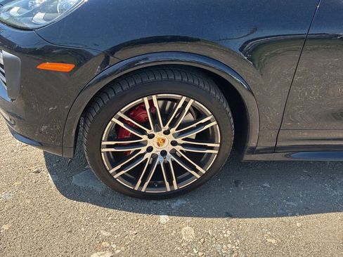Used 2016 Porsche Cayenne GTS AWD/4WD image 17
