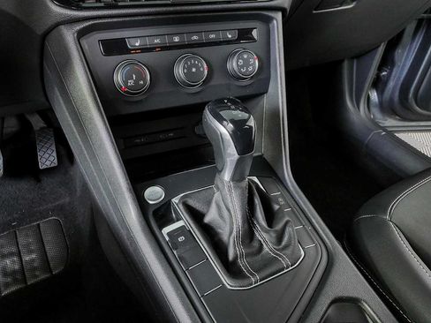Certified 2022 Volkswagen Taos SE FWD image 21