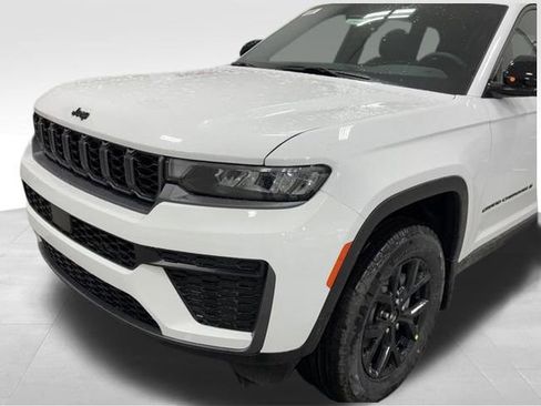 New 2026 Jeep Grand Cherokee Altitude image 31