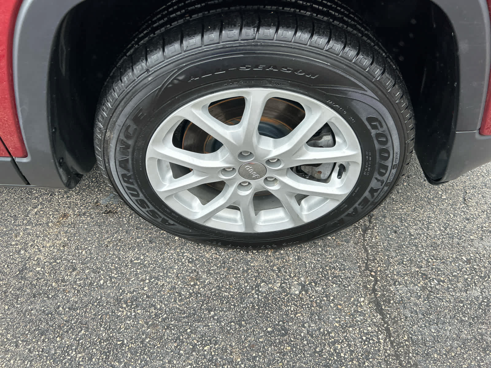 Used 2017 Jeep Cherokee Latitude w/ Cold Weather Group FWD image 9