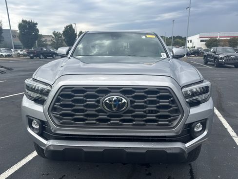 Used 2021 Toyota Tacoma TRD Off-Road w/ TRD Premium Off Road Package AWD/4WD image 5