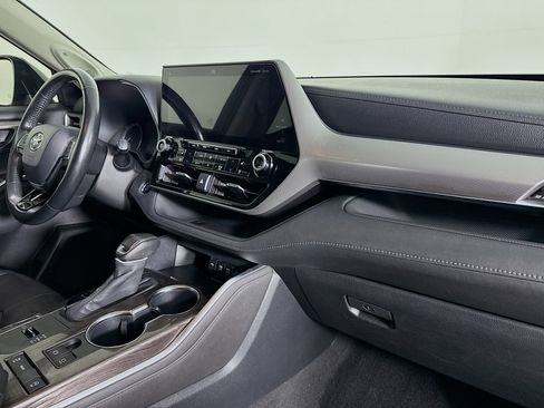 Used 2020 Toyota Highlander Platinum image 29