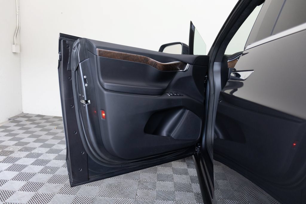 Used 2018 Tesla Model X 100D AWD/4WD image 16