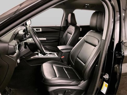 Used 2022 Ford Explorer XLT w/ Equipment Group 202A AWD/4WD image 24