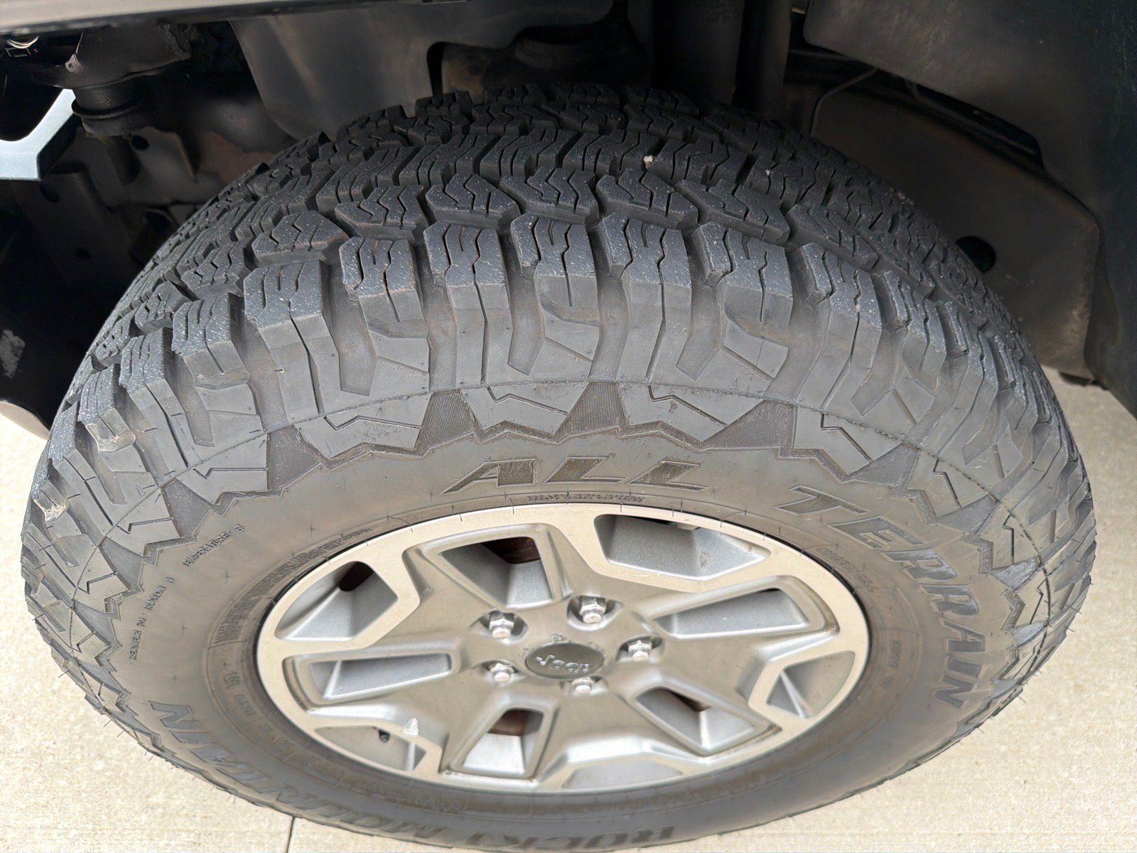 Used 2014 Jeep Wrangler Unlimited Rubicon w/ Connectivity Group AWD/4WD image 9