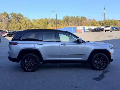 New 2025 Jeep Grand Cherokee Limited image 11