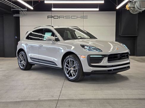 Certified 2026 Porsche Macan AWD/4WD image 27