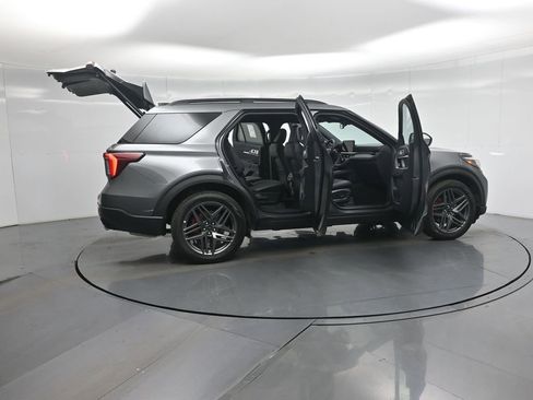 New 2026 Ford Explorer ST w/ Sun And Sound Package image 4
