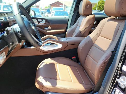 Used 2025 Mercedes-Benz GLS 450 4MATIC image 3