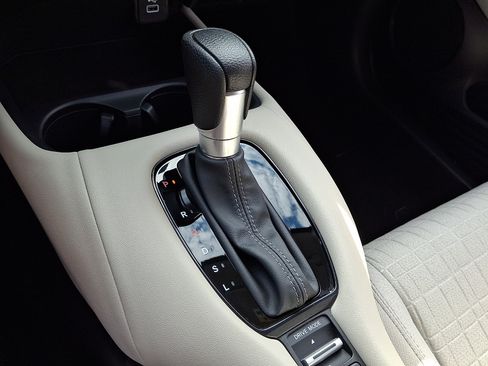 Used 2024 Honda HR-V LX image 13