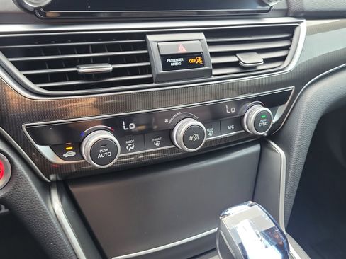 Used 2018 Honda Accord Sport image 32