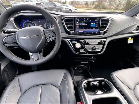 New 2026 Chrysler Pacifica Select image 5