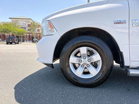 Used 2017 RAM 1500 Express RWD image 7